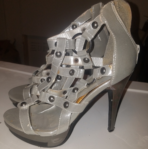 High heels - Picture 2 of 3